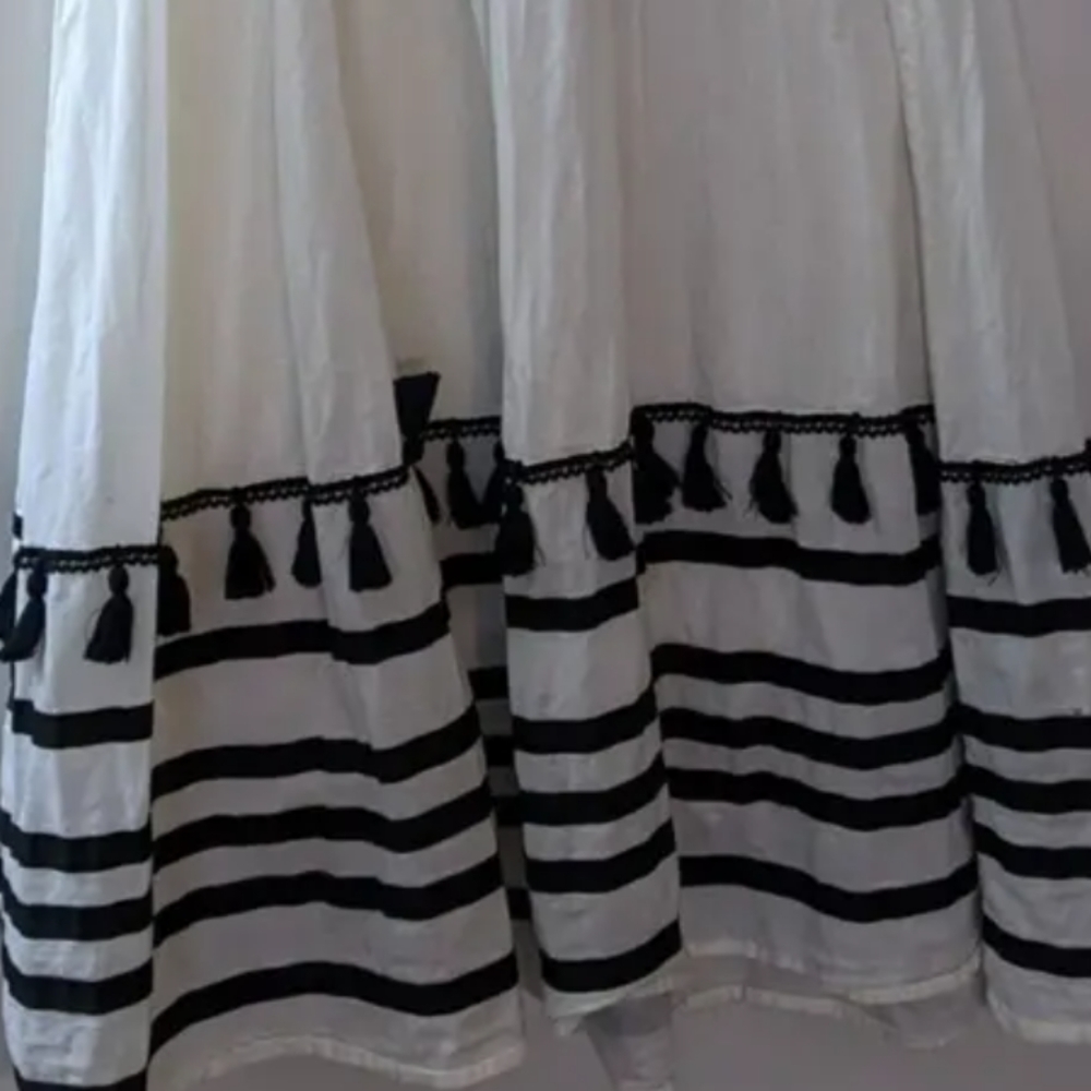 Sleeveless White Midi Dress with Black Trim - Picture 8 of 11